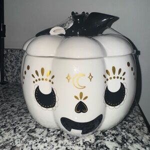 XL White And Black Pumpkin Jar Candle | 96 oz Broken Bat Wing On Cover top